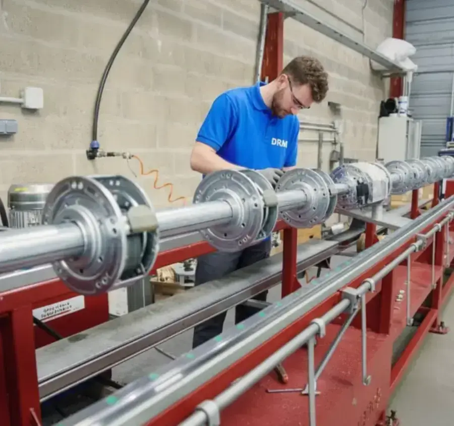 Fabrication rideau métallique Beaulieu-sur-Mer - DRM Nice Fabrication rideau métallique Beaulieu-sur-Mer - Conception sur mesure de rideaux métalliques pour commerces niçois, restaurants et locaux professionnels. Fabrication française rapide. - DRM Nice