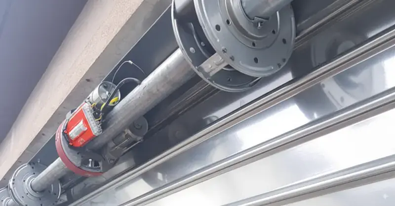 Motorisation rideau métallique Beaulieu-sur-Mer - DRM Nice Motorisation rideau métallique Beaulieu-sur-Mer - Électrification de votre rideau manuel niçois pour automatisation complète et sécurité renforcée. Installation rapide. - DRM Nice